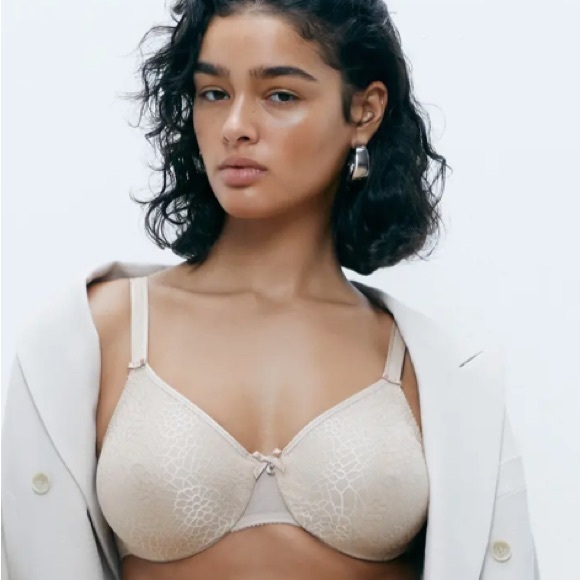 Chantelle Other - Chantelle C Magnifique Underwire Minimizer Bra